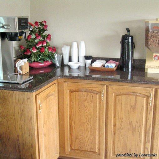 Budget Inn Northport Ресторан фото