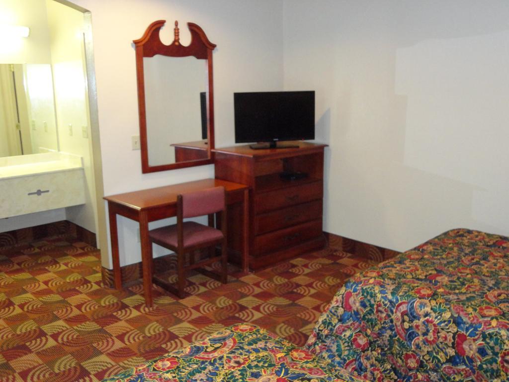 Budget Inn Northport Экстерьер фото